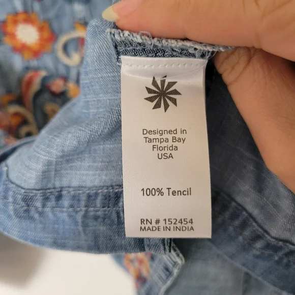 ANTHROPOLOGIE KYLA SEO Chambray Hooded Pull Over - Picture 5 of 7